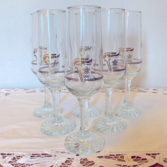 Six 1986 Petro-Canada Olympic Torch Champagne flutes with 22 karat gold design - Picture 2 of 5